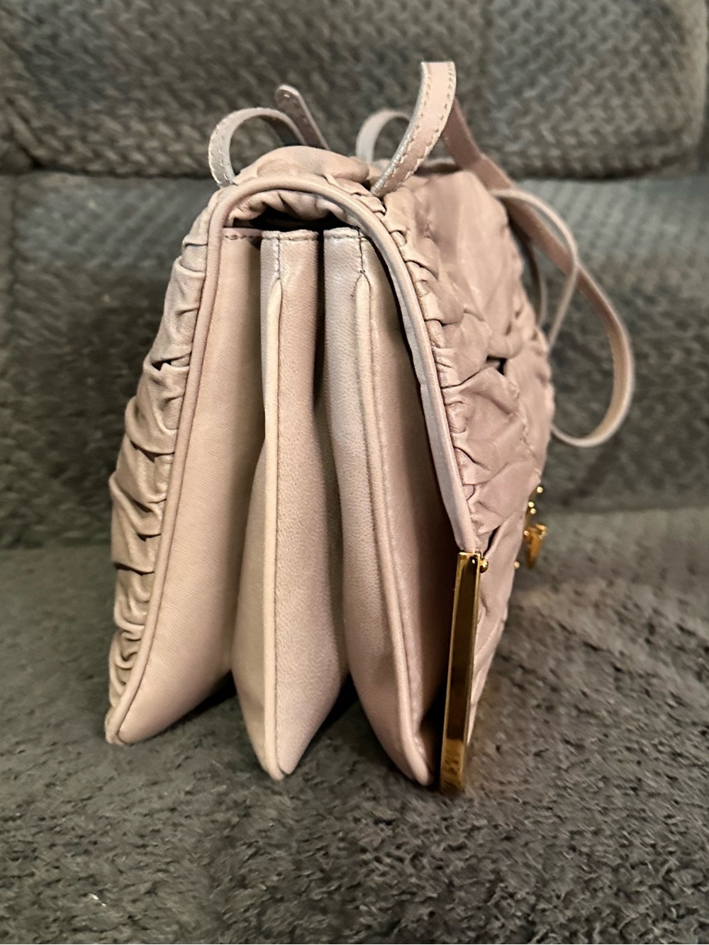 Beautiful BALLY Soft Ruched Lamb Leather Shoulder Bag in TAUPE with Gold Hardwar - Picture 15 of 15